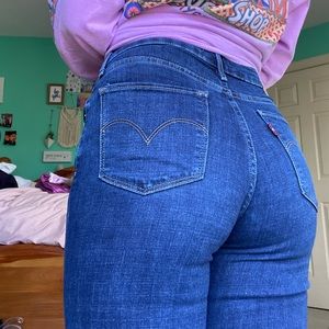 Levi’s | Distressed 711 Skinny Jeans